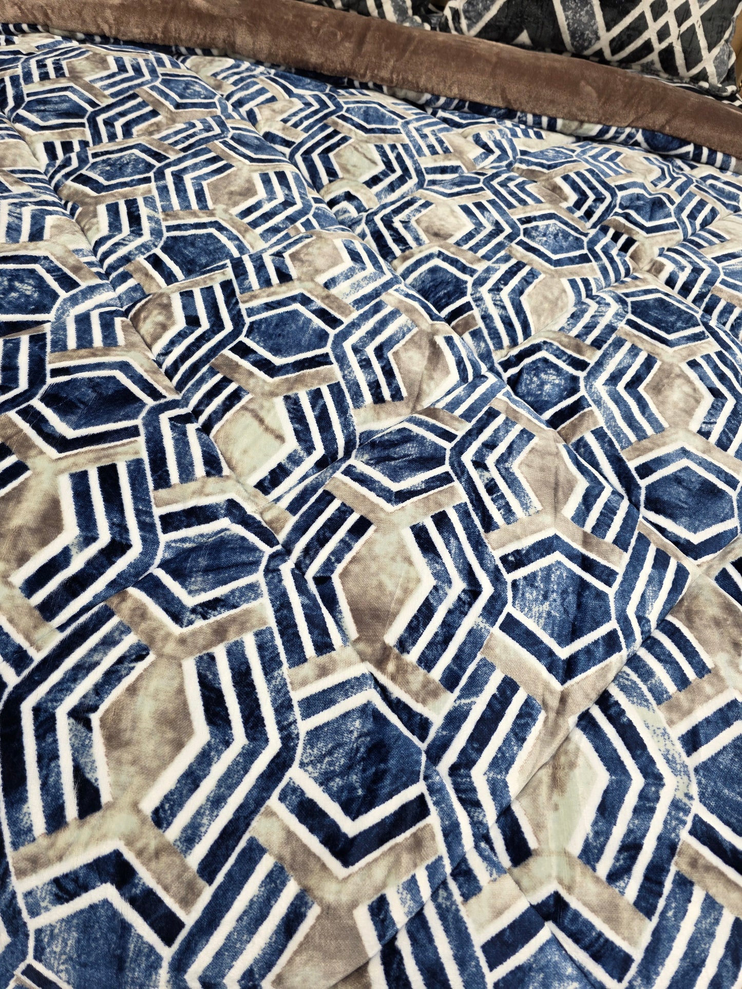 Monte Carlo Premium Luxury Quilt