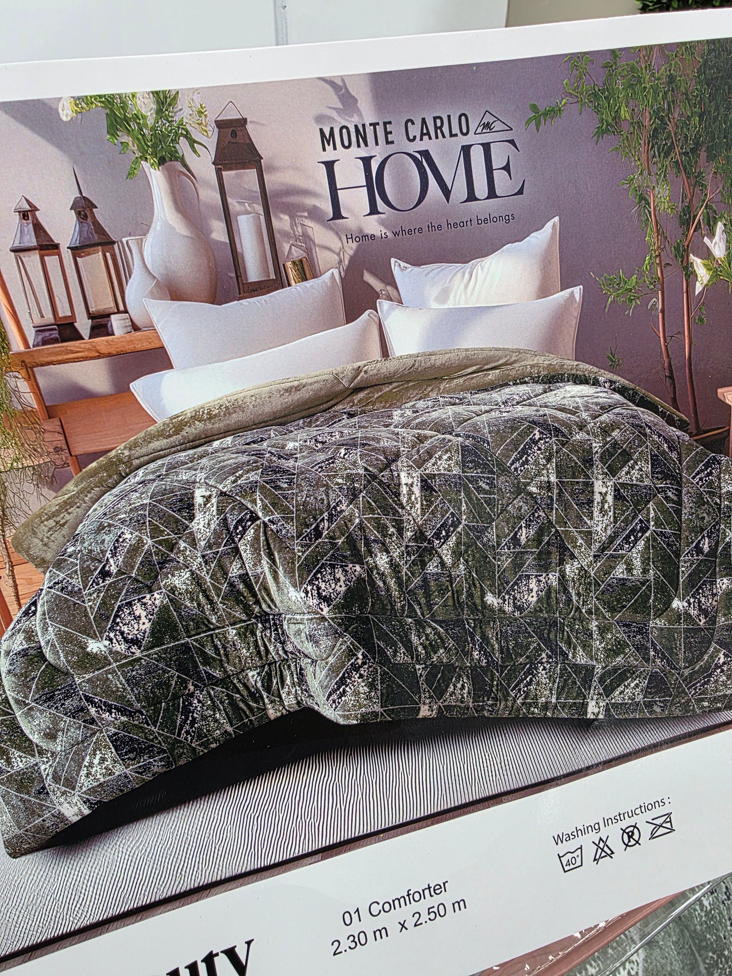 Monte Carlo Premium Luxury Quilt