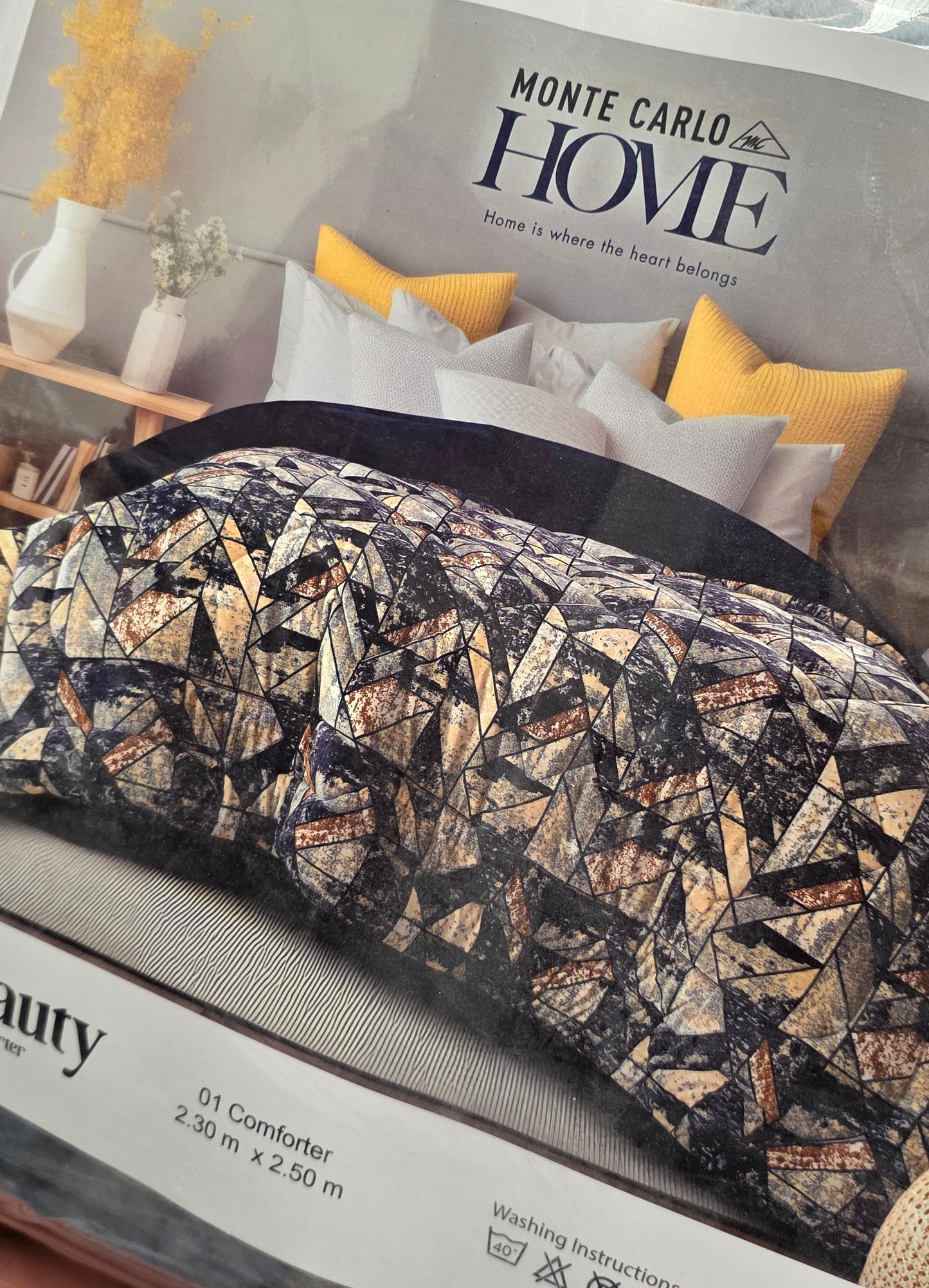 Monte Carlo Premium Luxury Quilt